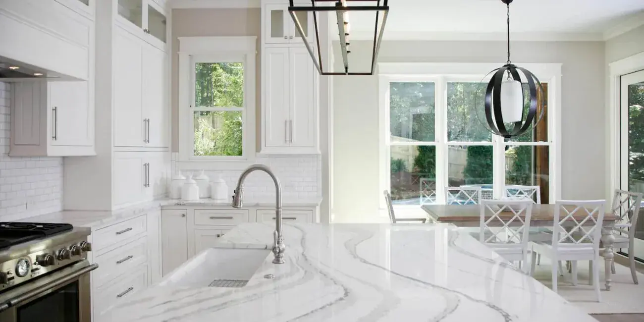 Quartz island countertop, modern kitchen