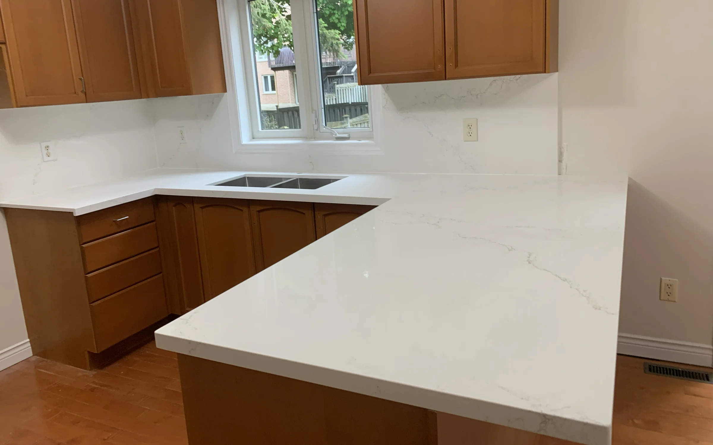 Holland Landing kitchen by XKitchens, used to preview countertop colours on the peninsula